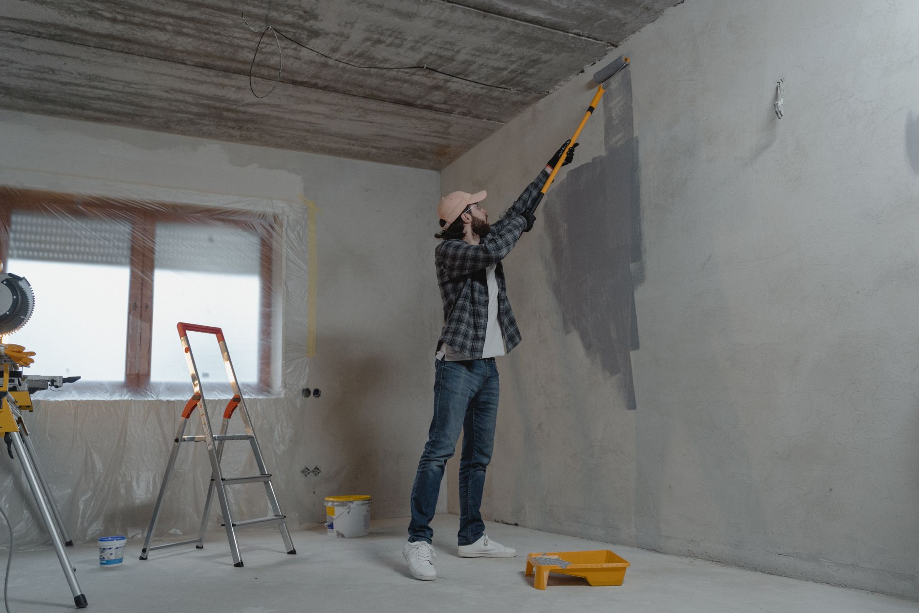 Peintre en bâtiment équipe à Saint-Ouen-sur-Seine